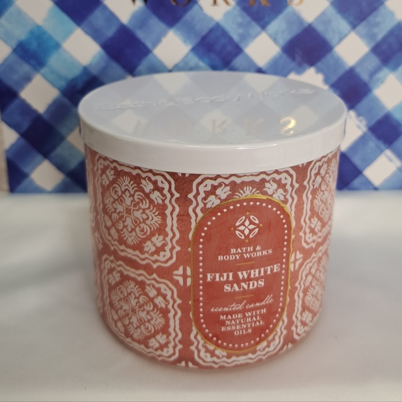 Bath & Body Works Fiji White Sands Scented Candle - Orange - Picture 2 of 10